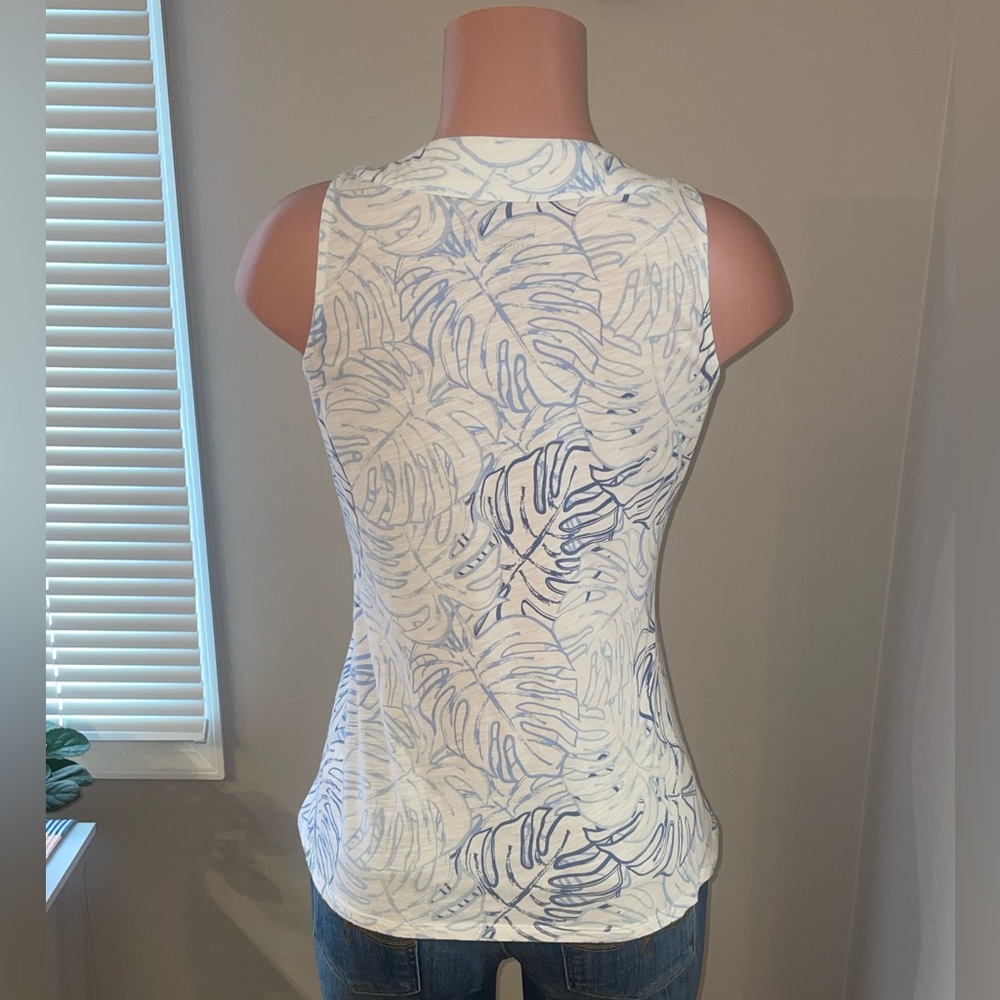 Vineyard Vines Sleeveless Top. Medium - Picture 2 of 4